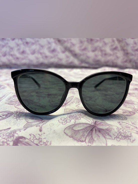 amelia e. Accessories - 🌀Edgy Chic Classic Black Round Cat-Eye Sunglasses